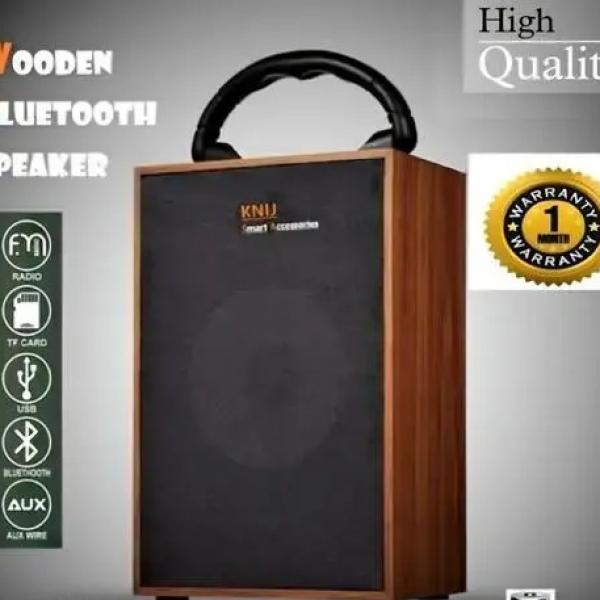 Speaker with T-Shirt