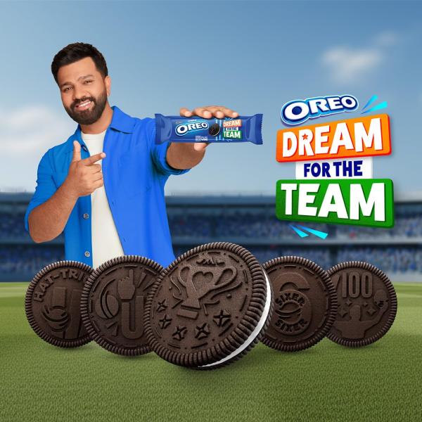 Cadbury Oreo Vanilla Flavour Creme Sandwich Biscuit Mega Family Pack, 876.75 g