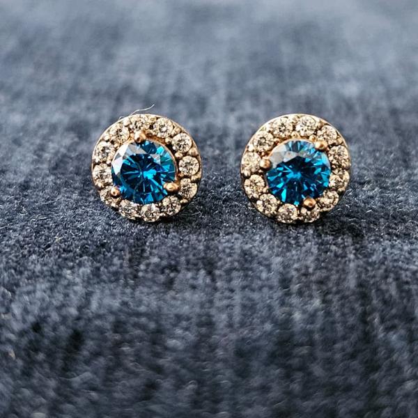 A Unique Dimond Earrings