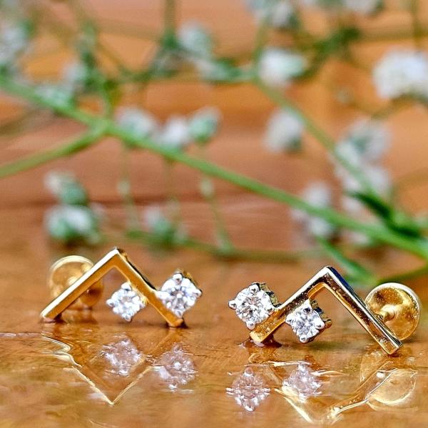 A Unique Dimond Earrings