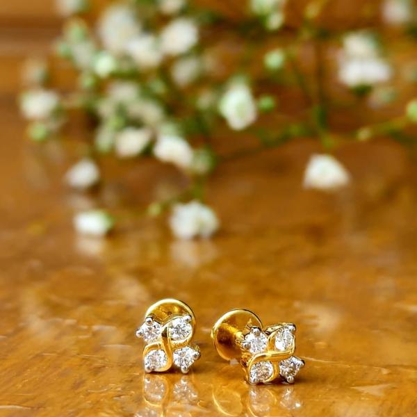 A Unique Dimond Earrings