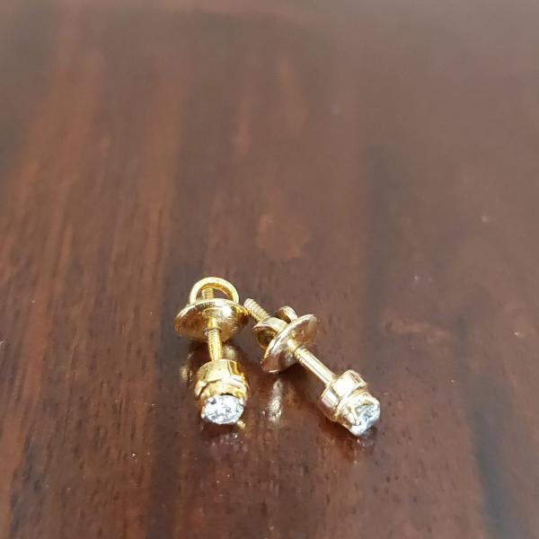 A Unique Dimond Earrings