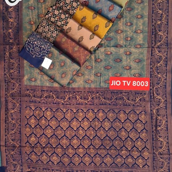 Women's Banarasi Silk Blend Zari Woven Work With Tussles Saree